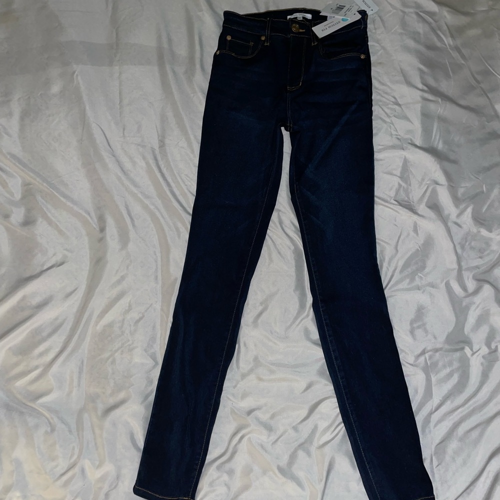 10’ high rise jean. Dark rinse.